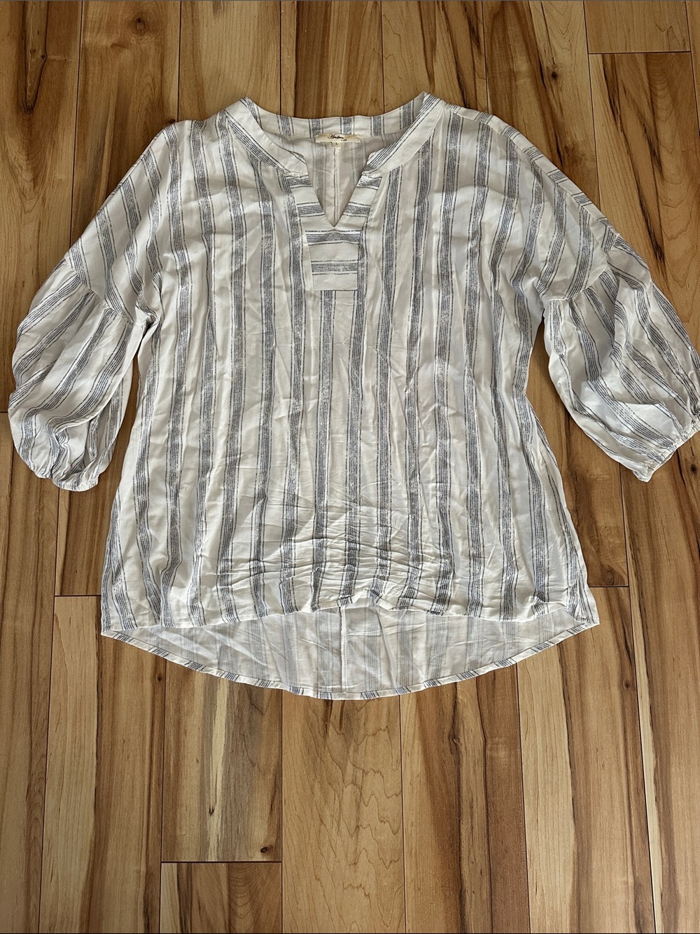ANDREE BY UNIT White and Gray Striped V-Neck Tunic